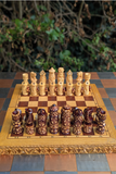 Jeu d’échecs russe en bois avec échiquier-coffret sculpté – Roi de 8,5 cm (très bon état)