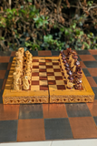 Jeu d’échecs russe en bois avec échiquier-coffret sculpté – Roi de 8,5 cm (très bon état)