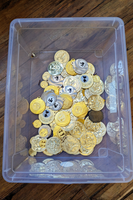 Lot de plus de 70 médailles d'échecs en métal (très bon état)