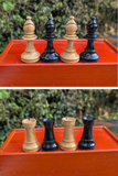 Ancien jeu d’échecs en buis – Roi 9 cm – Cavaliers sculptés aux yeux de verre (très bon état)