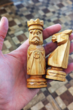 Grand échiquier avec pièces en bois sculpté - Roi de 12 cm (comme neuf)